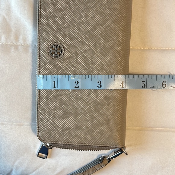 Tory Burch Gray Zip Around  Wallet - Picture 12 of 13